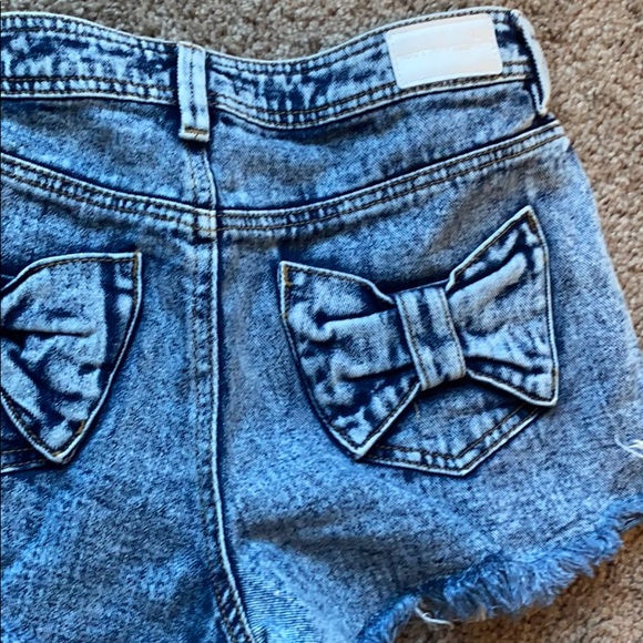 Distressed high waisted shorts - Picture 3 of 3